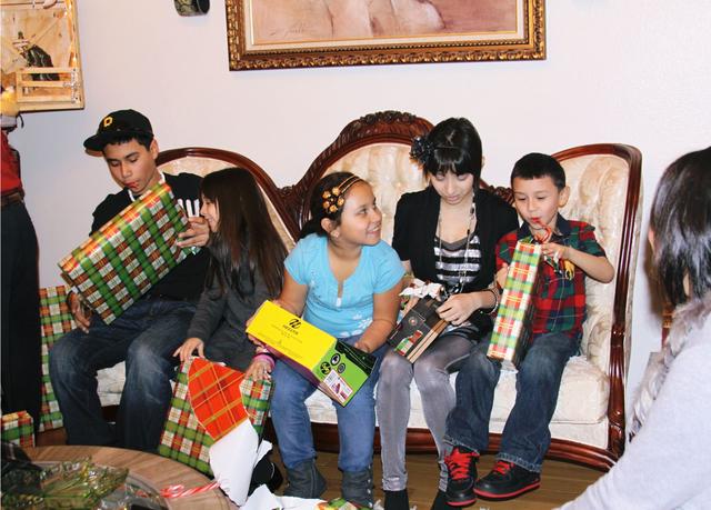 Starting from left to right we have Cousin Izrael <3 in black, Sister Gody in gray, Cousin Viktoria in Blue, ME in the striped dress, and Brother Bobo :]