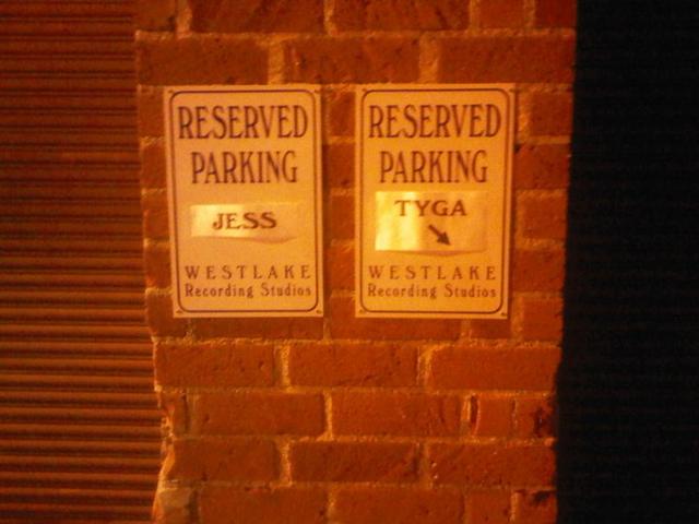 LMAO WE AT ANOTHER STUDIO THEY TOO CHEEP FO US